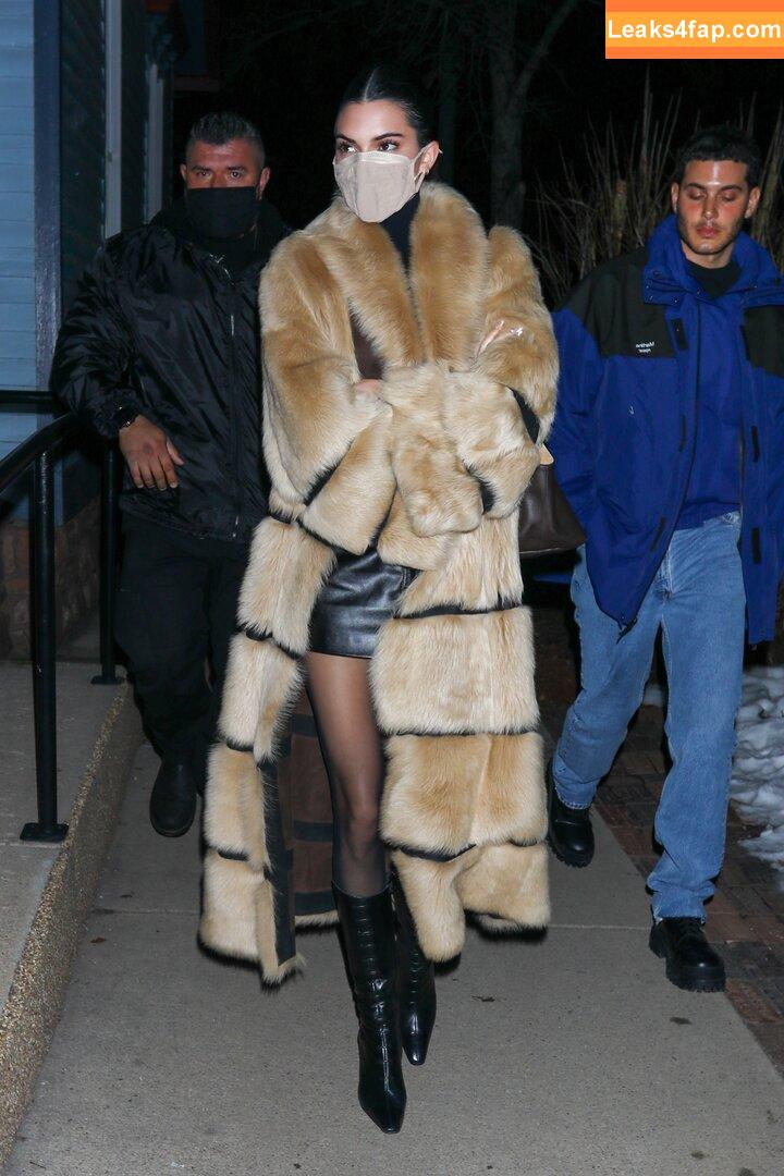 Kendall Jenner / KendallJenner / https: leaked photo photo #0469