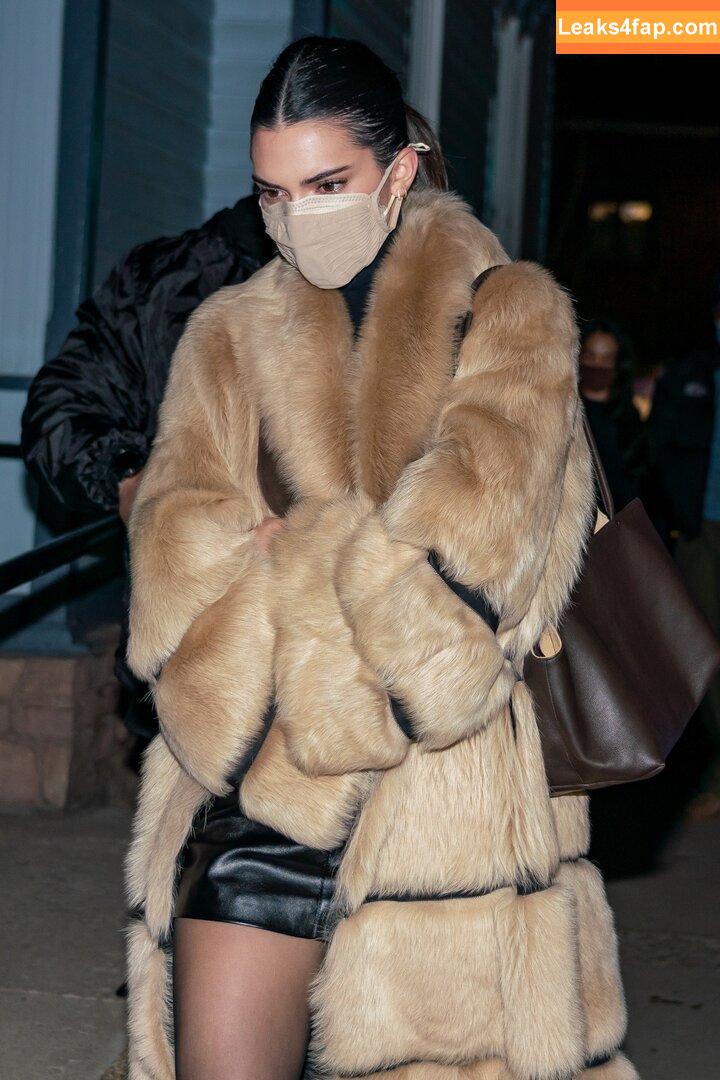 Kendall Jenner / KendallJenner / https: leaked photo photo #0473