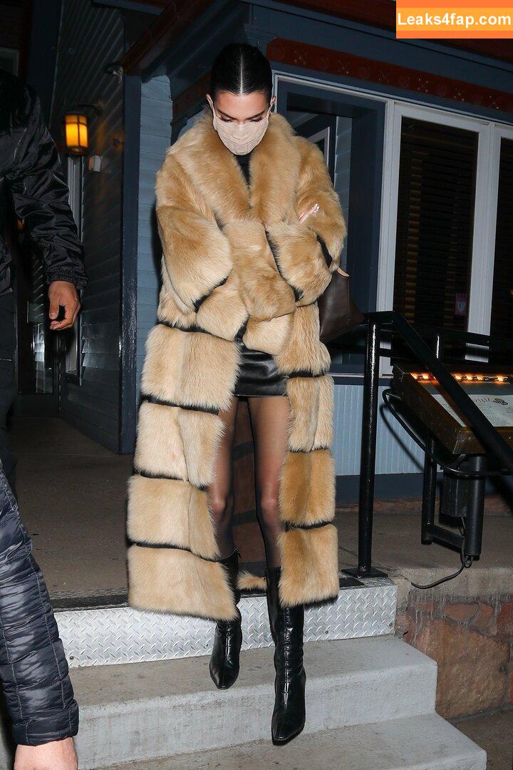 Kendall Jenner / KendallJenner / https: leaked photo photo #0474