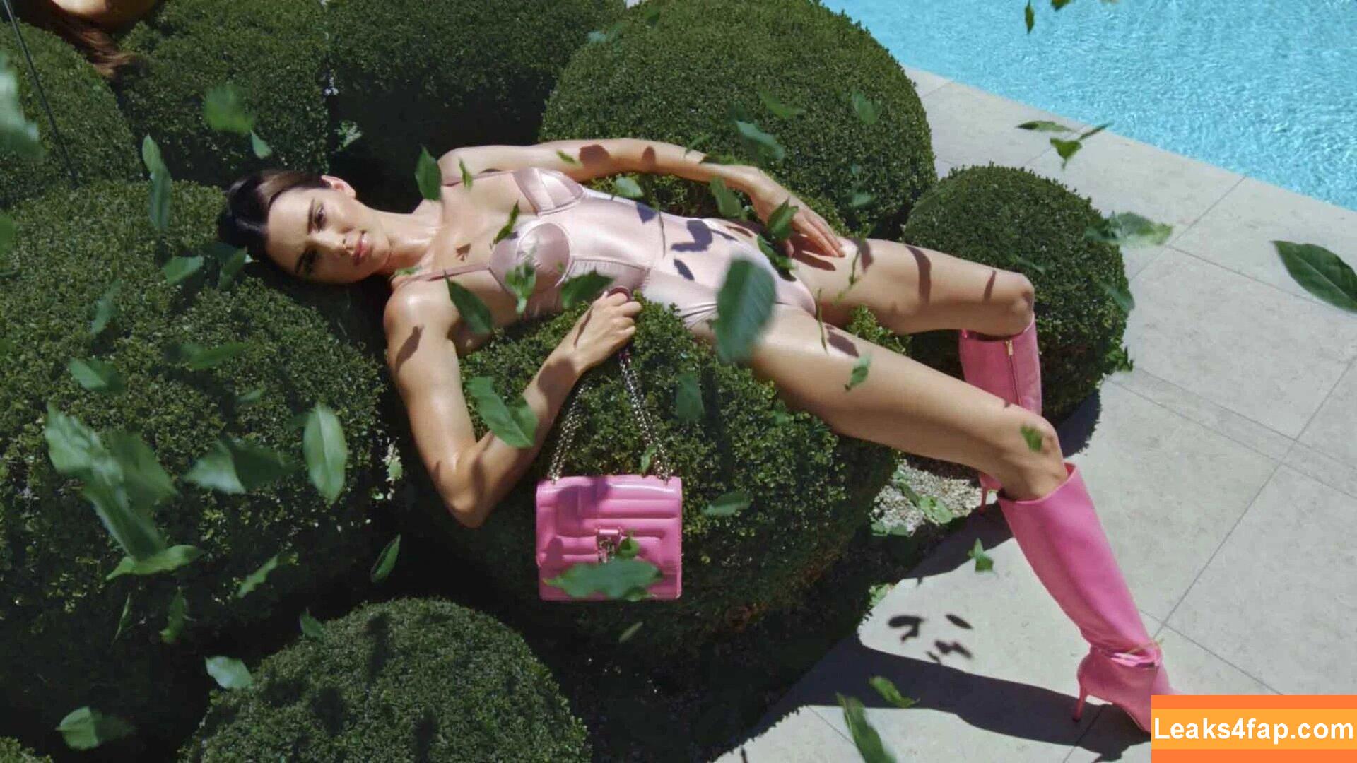 Kendall Jenner / KendallJenner / https: leaked photo photo #0483