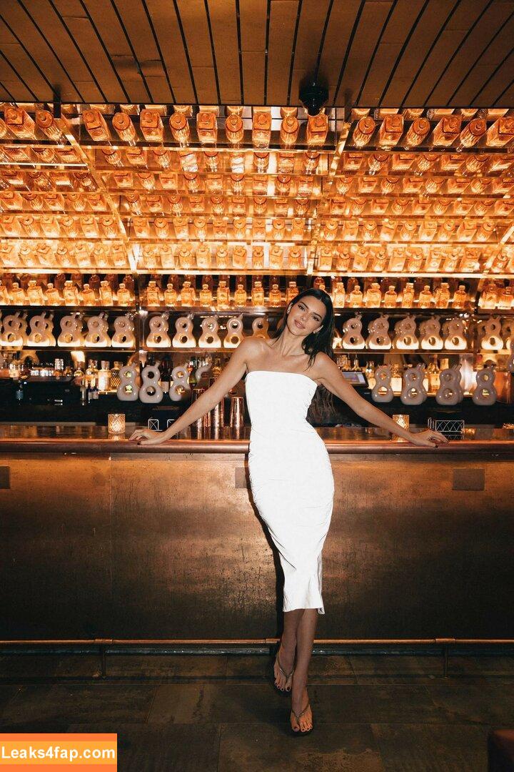 Kendall Jenner / KendallJenner / https: leaked photo photo #0537
