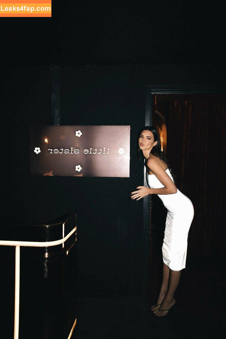 Kendall Jenner / KendallJenner / https: leaked photo photo #0538