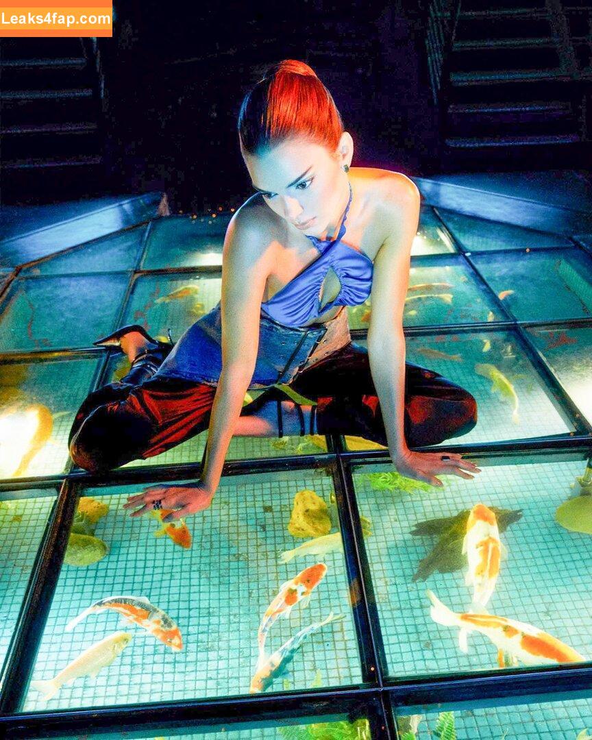 Kendall Jenner / KendallJenner / https: leaked photo photo #0544