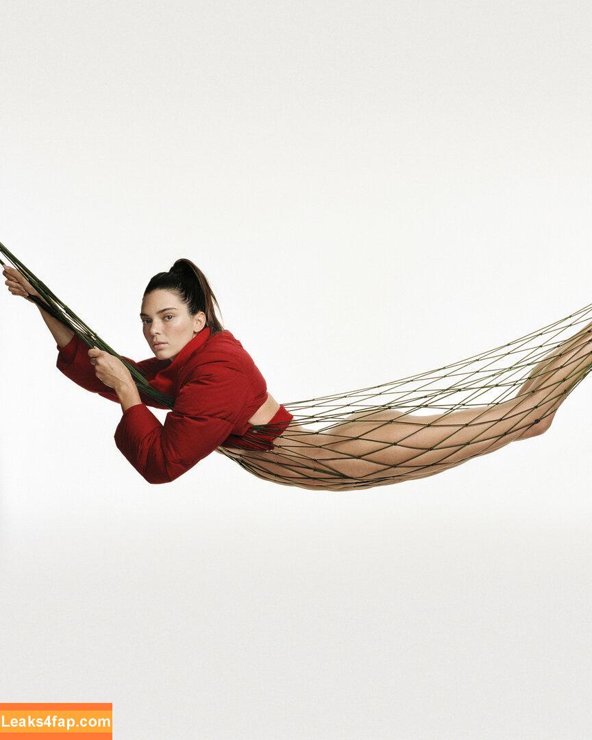 Kendall Jenner / KendallJenner / https: leaked photo photo #0574