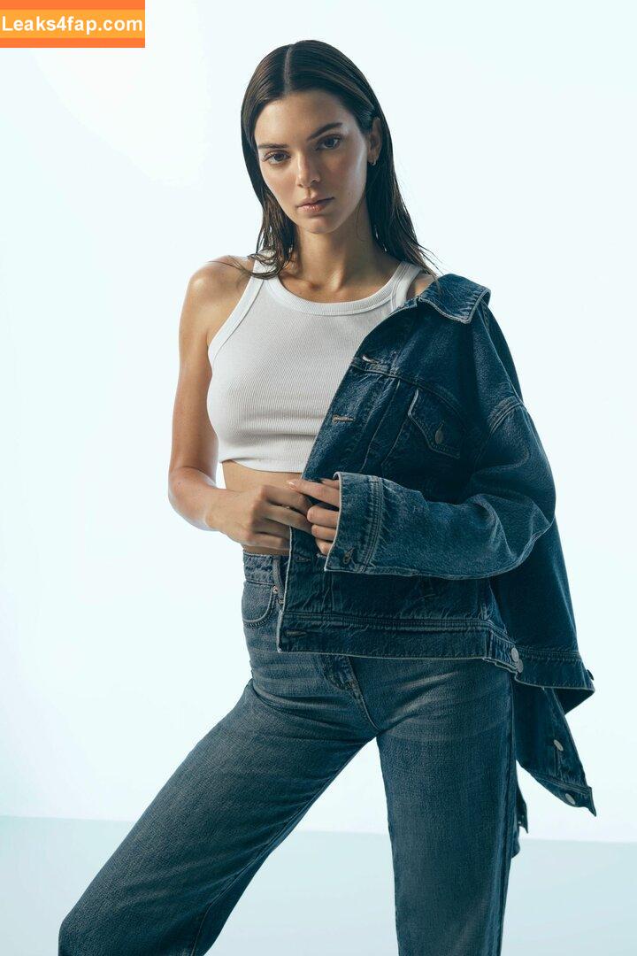 Kendall Jenner / KendallJenner / https: leaked photo photo #0589