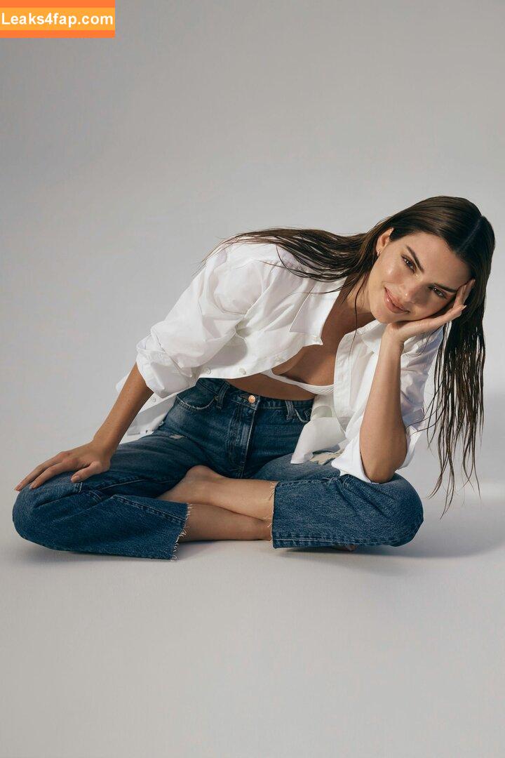 Kendall Jenner / KendallJenner / https: leaked photo photo #0590