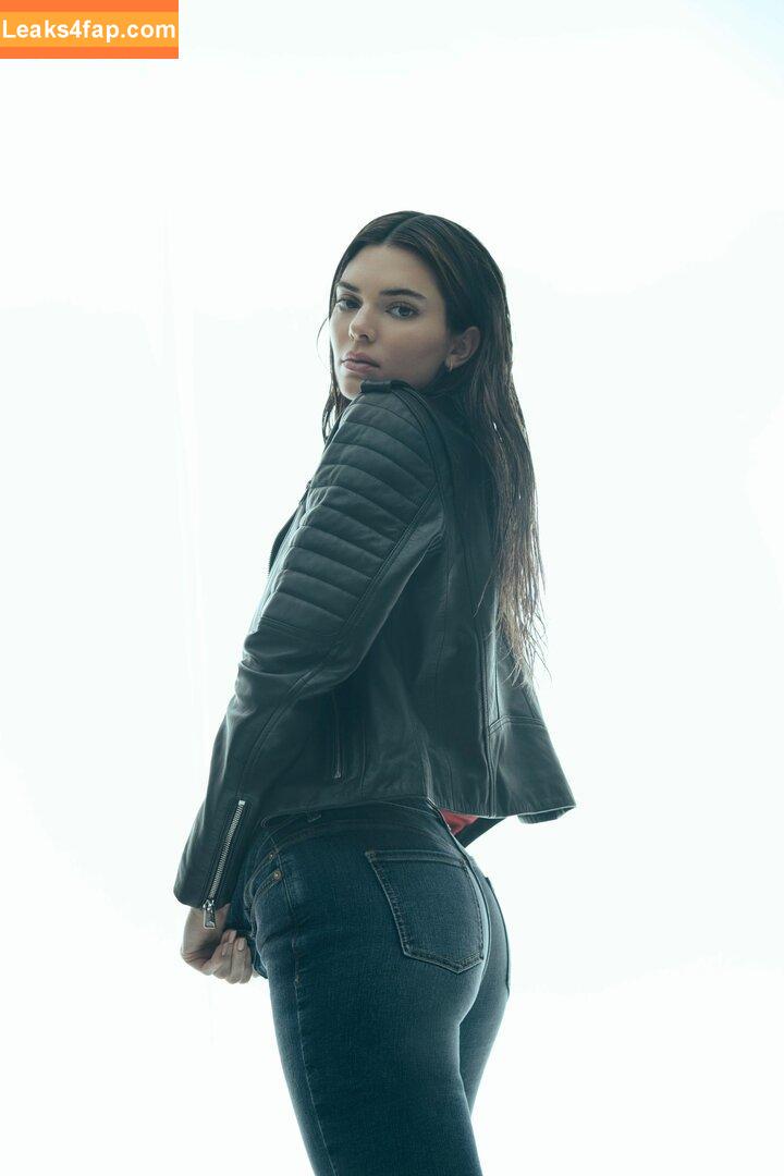 Kendall Jenner / KendallJenner / https: leaked photo photo #0591