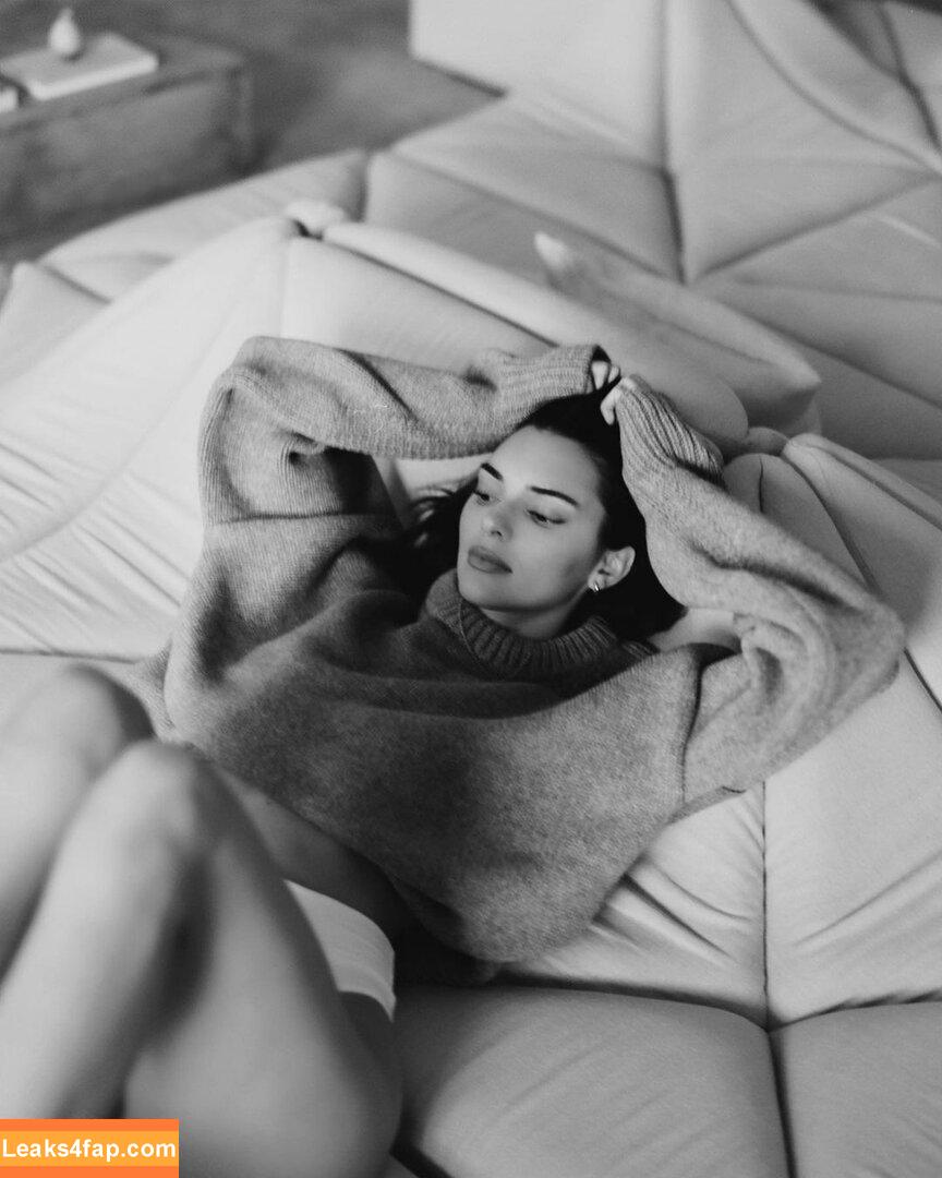 Kendall Jenner / KendallJenner / https: leaked photo photo #0601