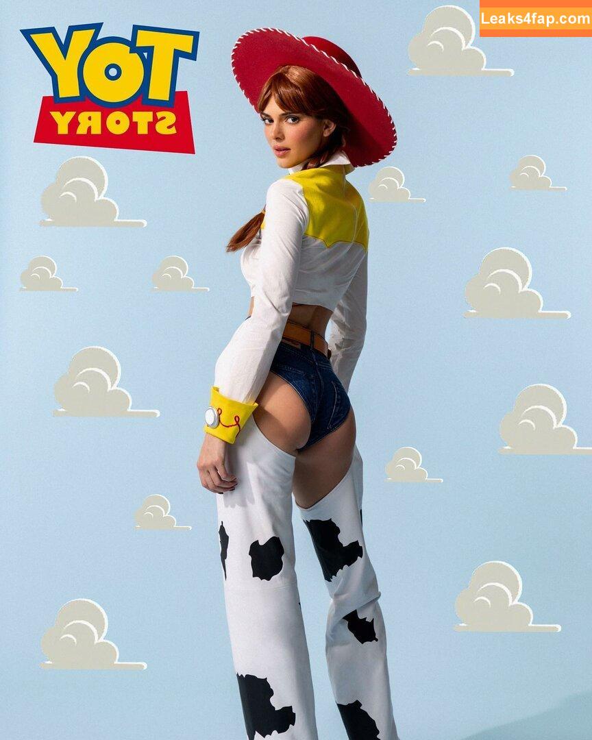 Kendall Jenner / KendallJenner / https: leaked photo photo #0604