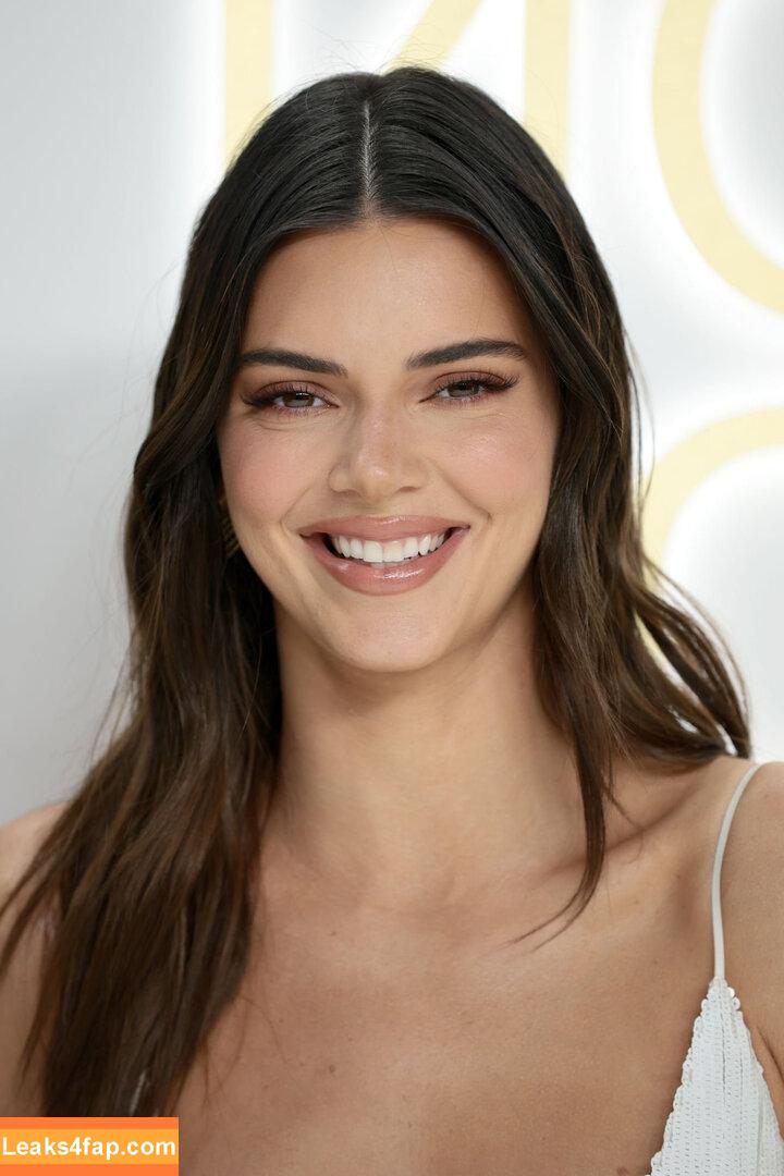 Kendall Jenner / KendallJenner / https: leaked photo photo #0628
