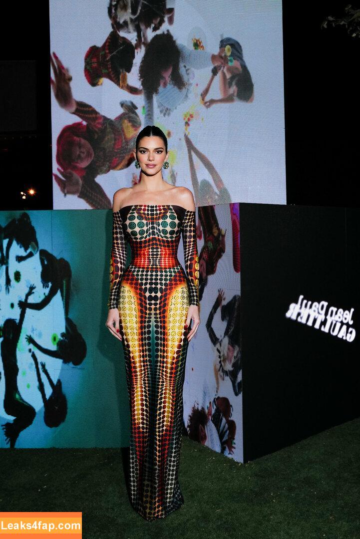 Kendall Jenner / KendallJenner / https: leaked photo photo #0634