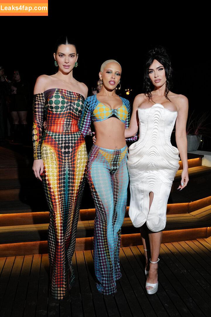 Kendall Jenner / KendallJenner / https: leaked photo photo #0635