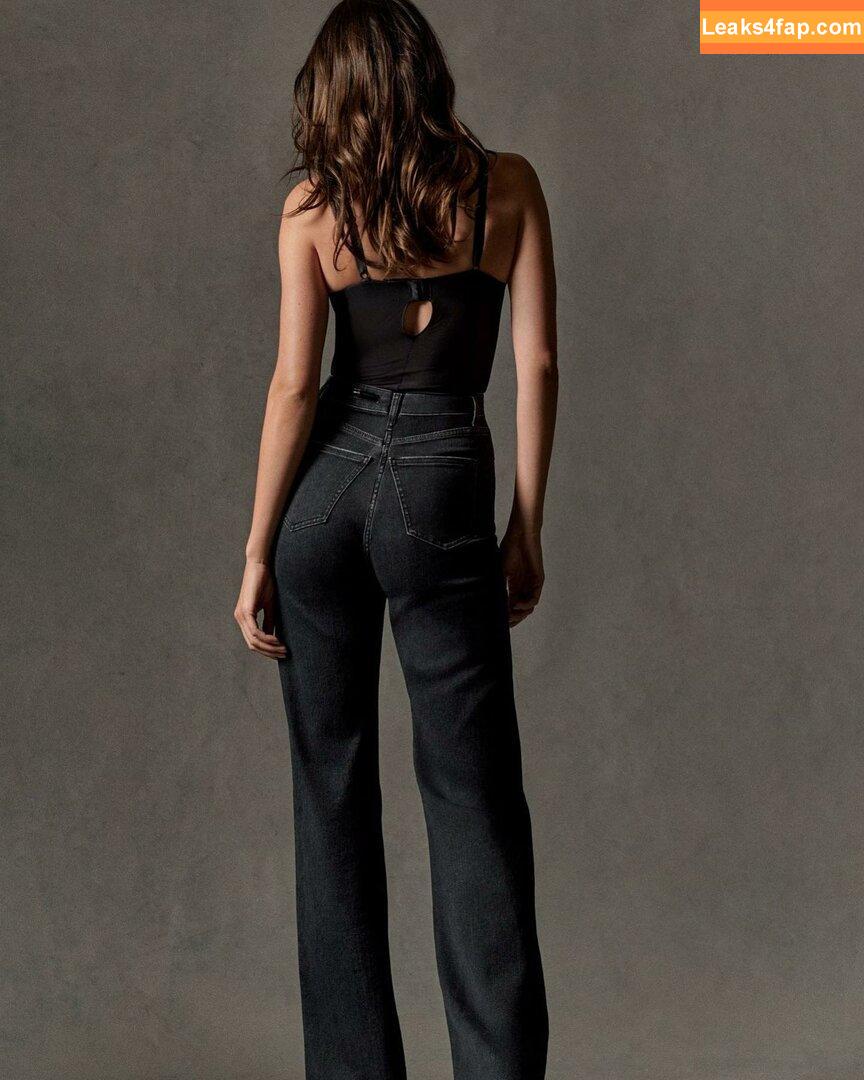 Kendall Jenner / KendallJenner / https: leaked photo photo #0645