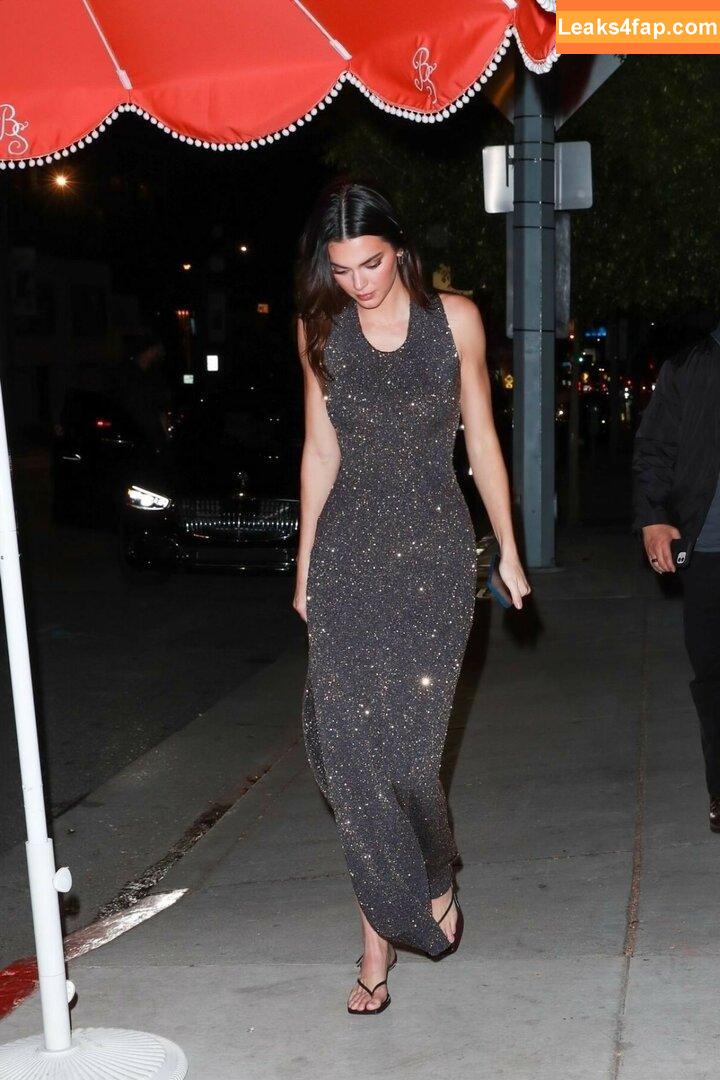 Kendall Jenner / KendallJenner / https: leaked photo photo #0650