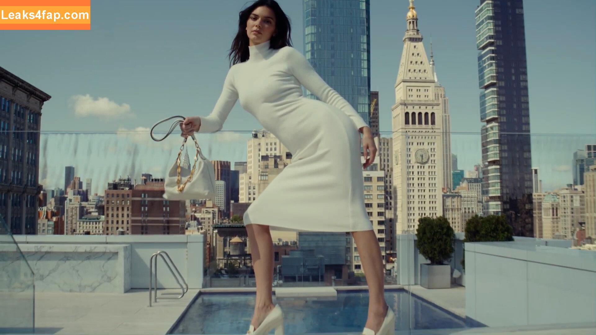 Kendall Jenner / KendallJenner / https: leaked photo photo #0683