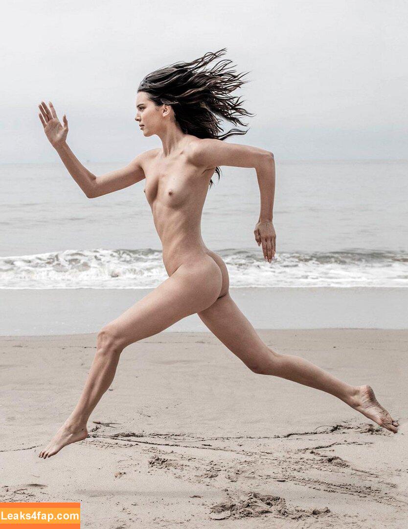 Kendall Jenner / KendallJenner / https: leaked photo photo #0717