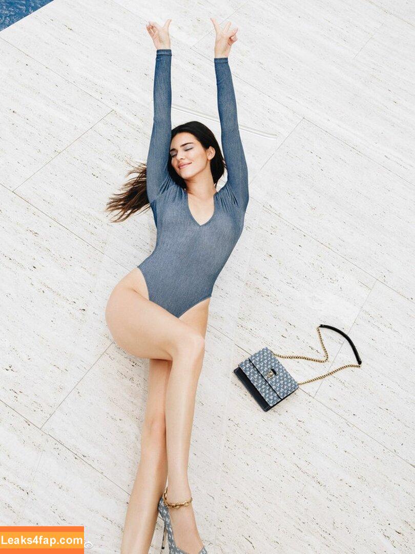 Kendall Jenner / KendallJenner / https: слитое фото фото #0740