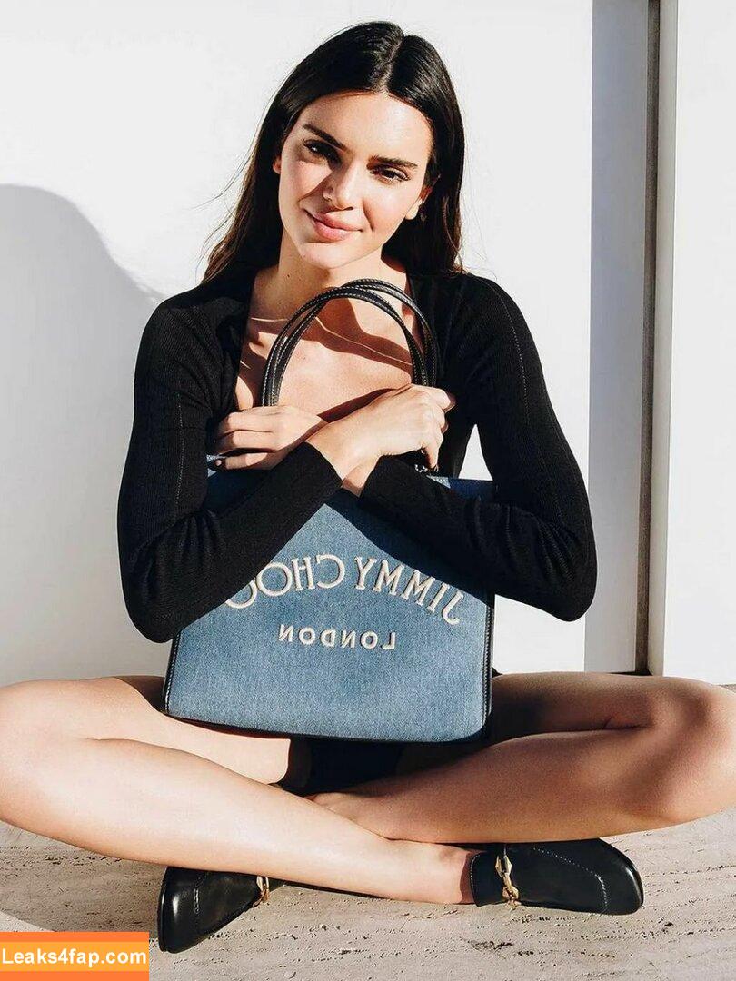 Kendall Jenner / KendallJenner / https: слитое фото фото #0741