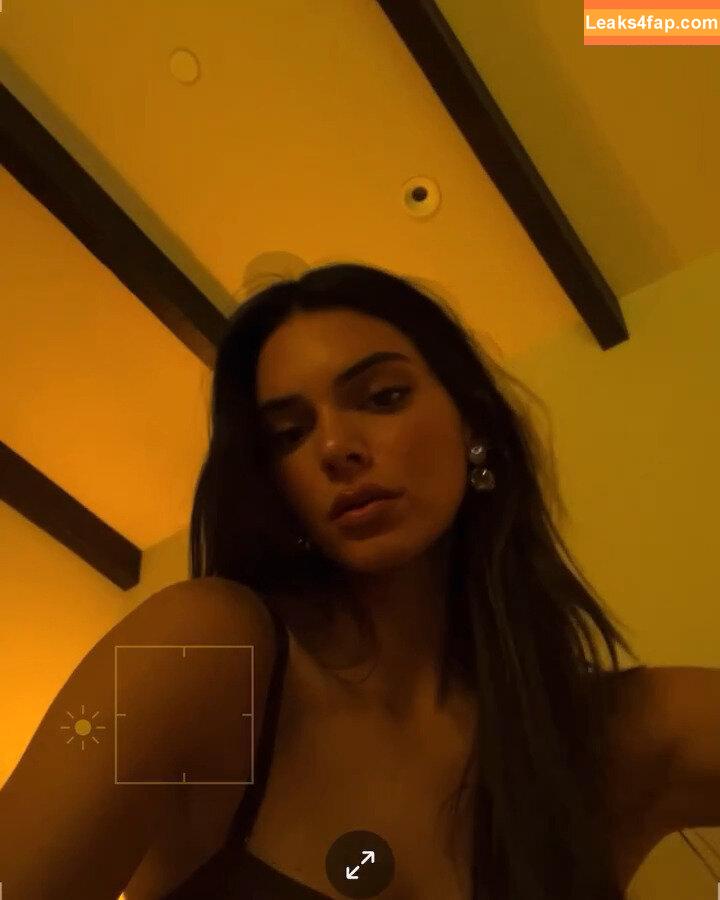 Kendall Jenner / KendallJenner / https: leaked photo photo #0745