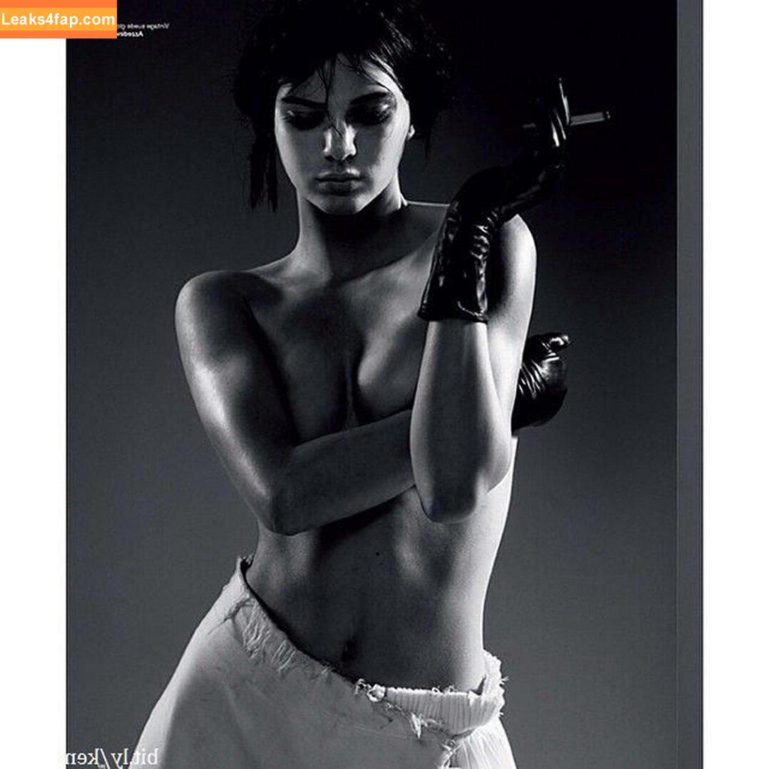 Kendall Jenner / KendallJenner / https: слитое фото фото #0754