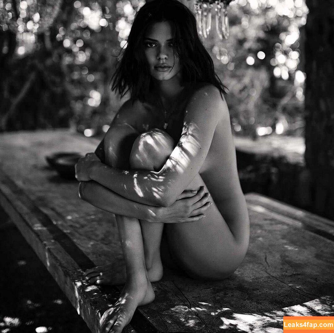 Kendall Jenner / KendallJenner / https: leaked photo photo #0755