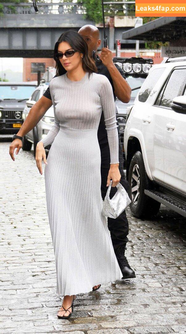 Kendall Jenner / KendallJenner / https: leaked photo photo #0771