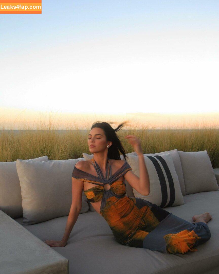 Kendall Jenner / KendallJenner / https: leaked photo photo #0777