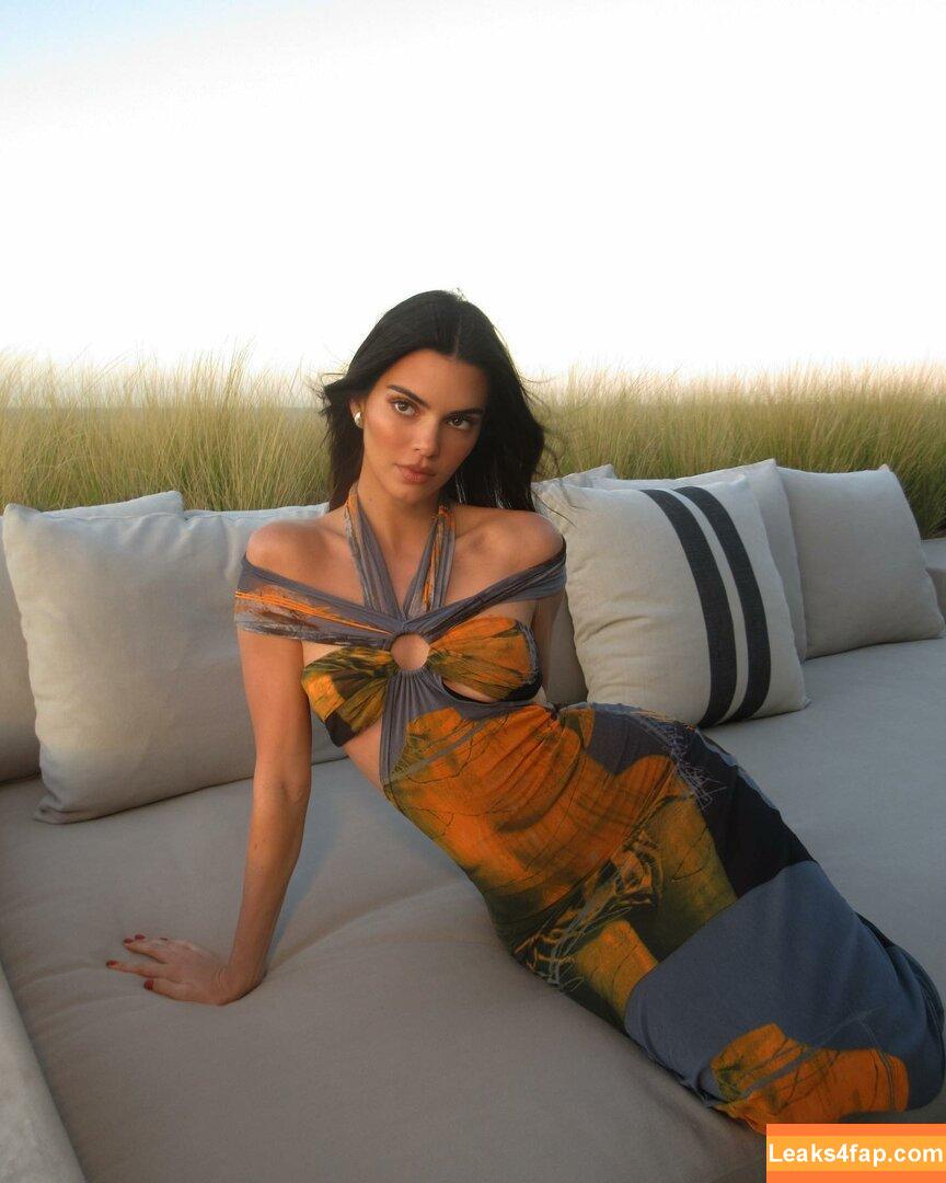 Kendall Jenner / KendallJenner / https: leaked photo photo #0778