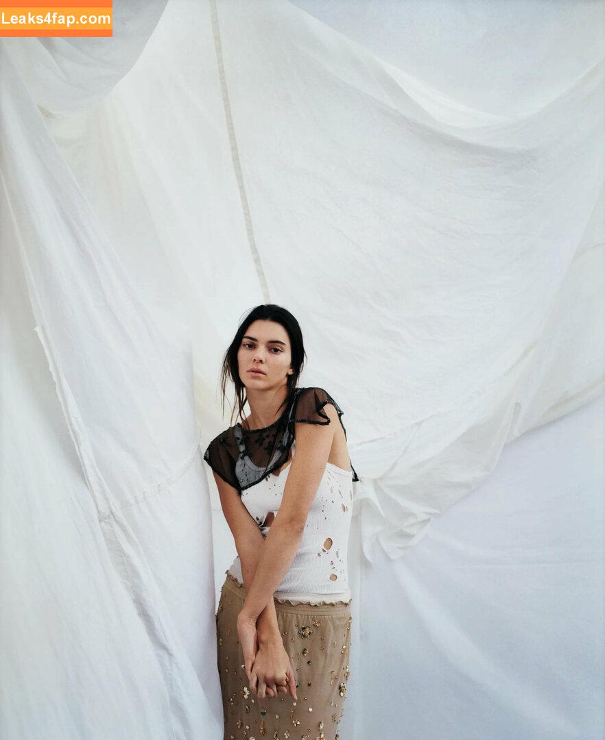 Kendall Jenner / KendallJenner / https: leaked photo photo #0779