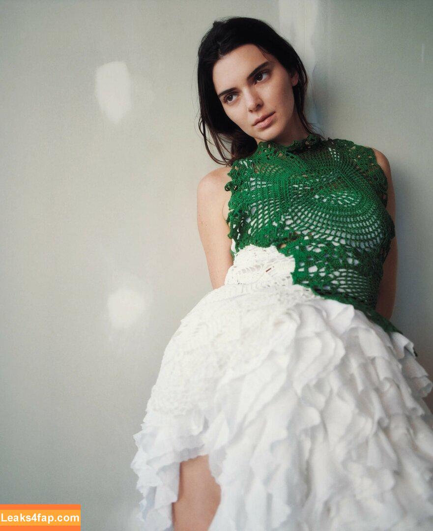 Kendall Jenner / KendallJenner / https: leaked photo photo #0785