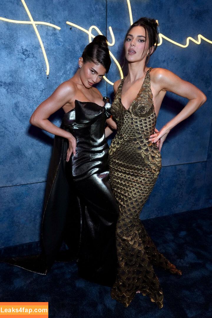 Kendall Jenner / KendallJenner / https: leaked photo photo #0797