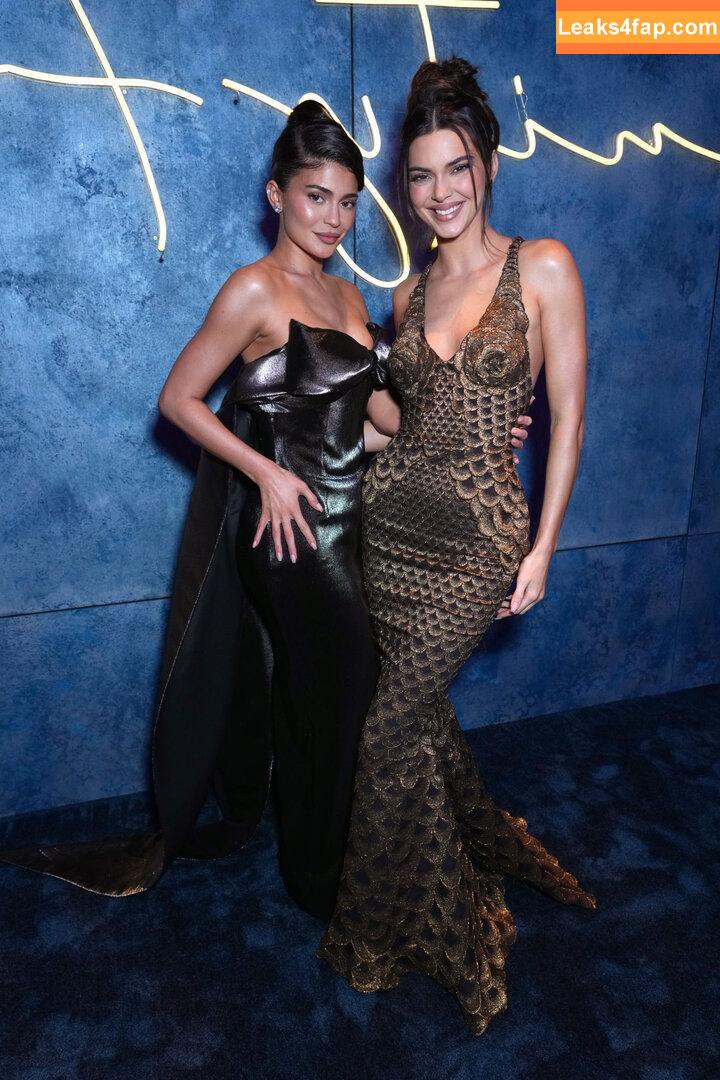 Kendall Jenner / KendallJenner / https: leaked photo photo #0799