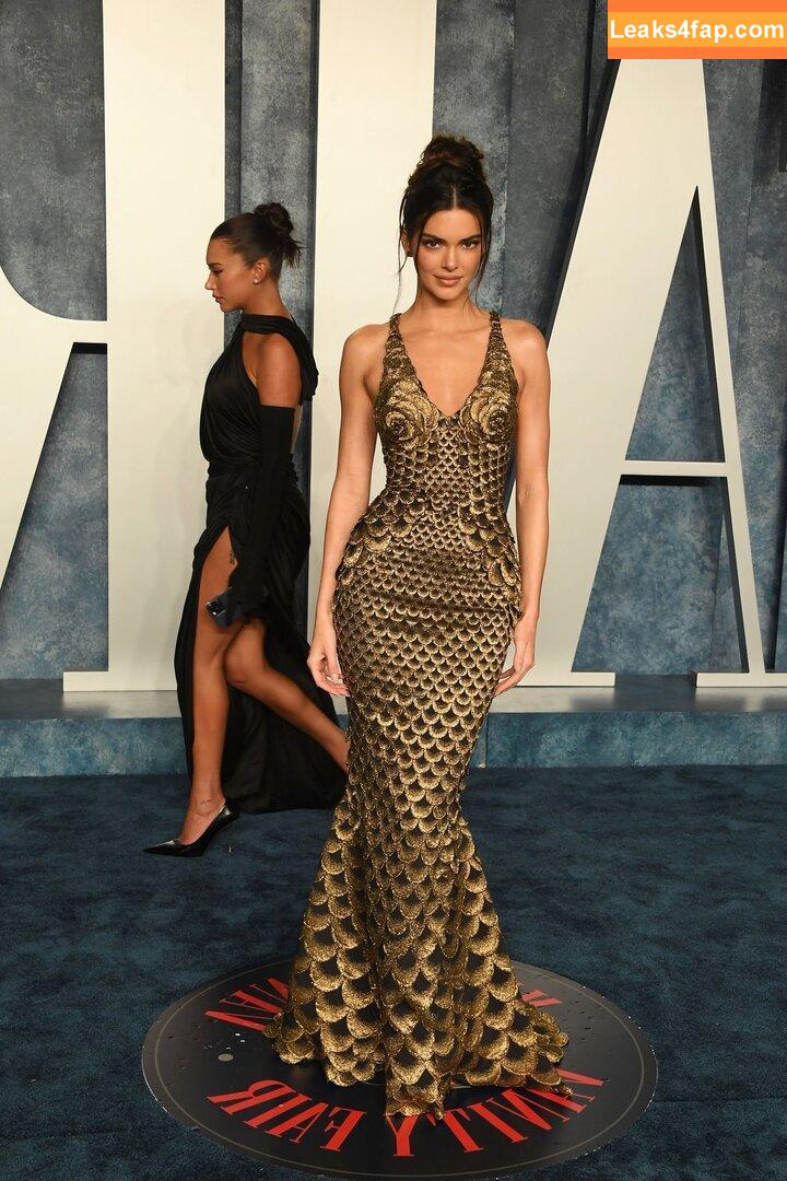 Kendall Jenner / KendallJenner / https: слитое фото фото #0804