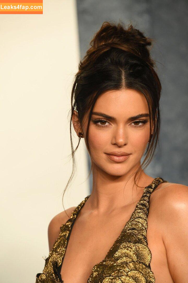 Kendall Jenner / KendallJenner / https: leaked photo photo #0816
