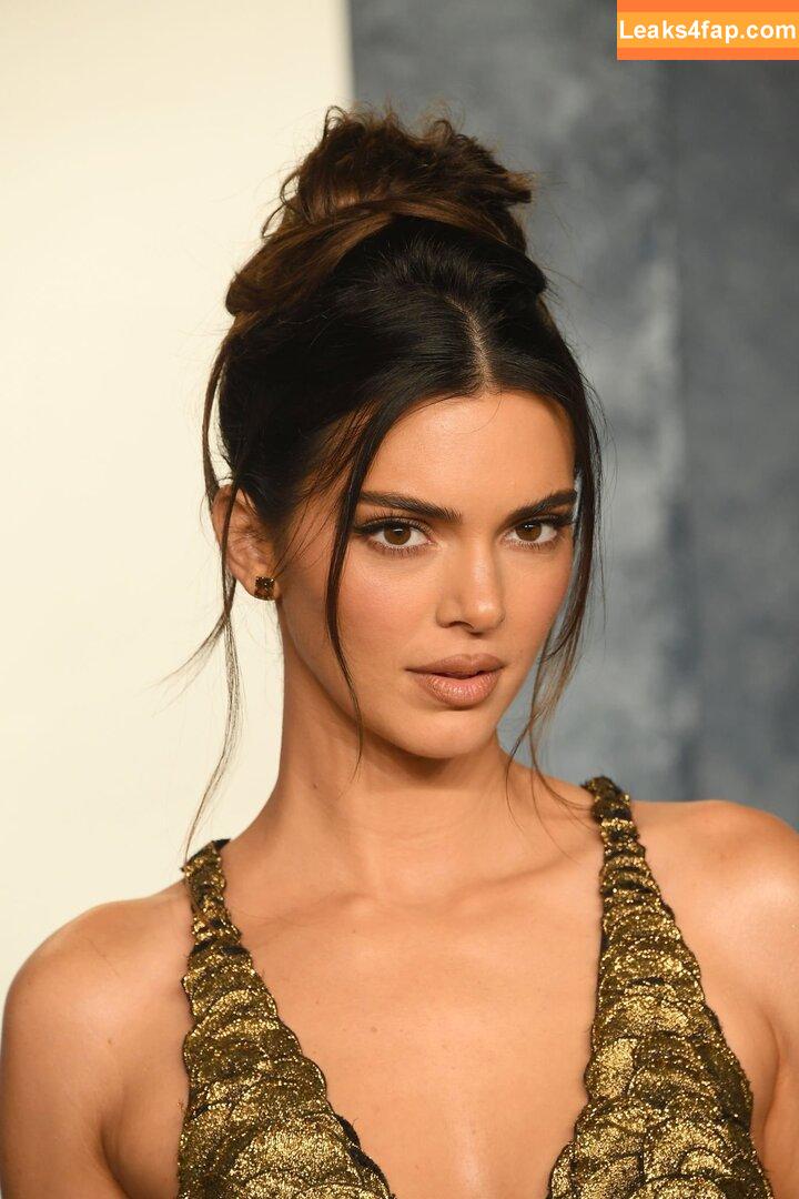 Kendall Jenner / KendallJenner / https: leaked photo photo #0817