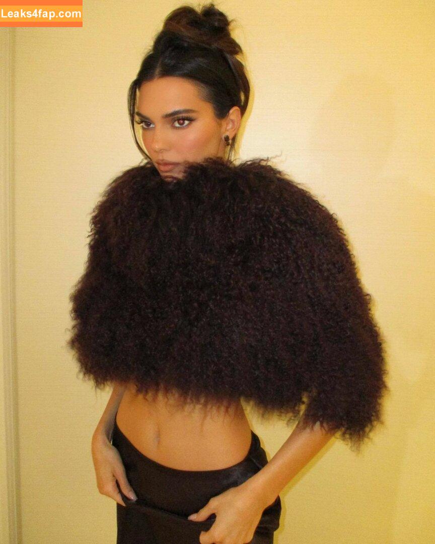 Kendall Jenner / KendallJenner / https: leaked photo photo #0830