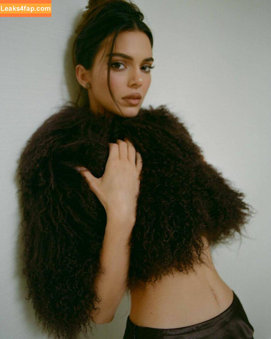 Kendall Jenner / KendallJenner / https: leaked photo photo #0832