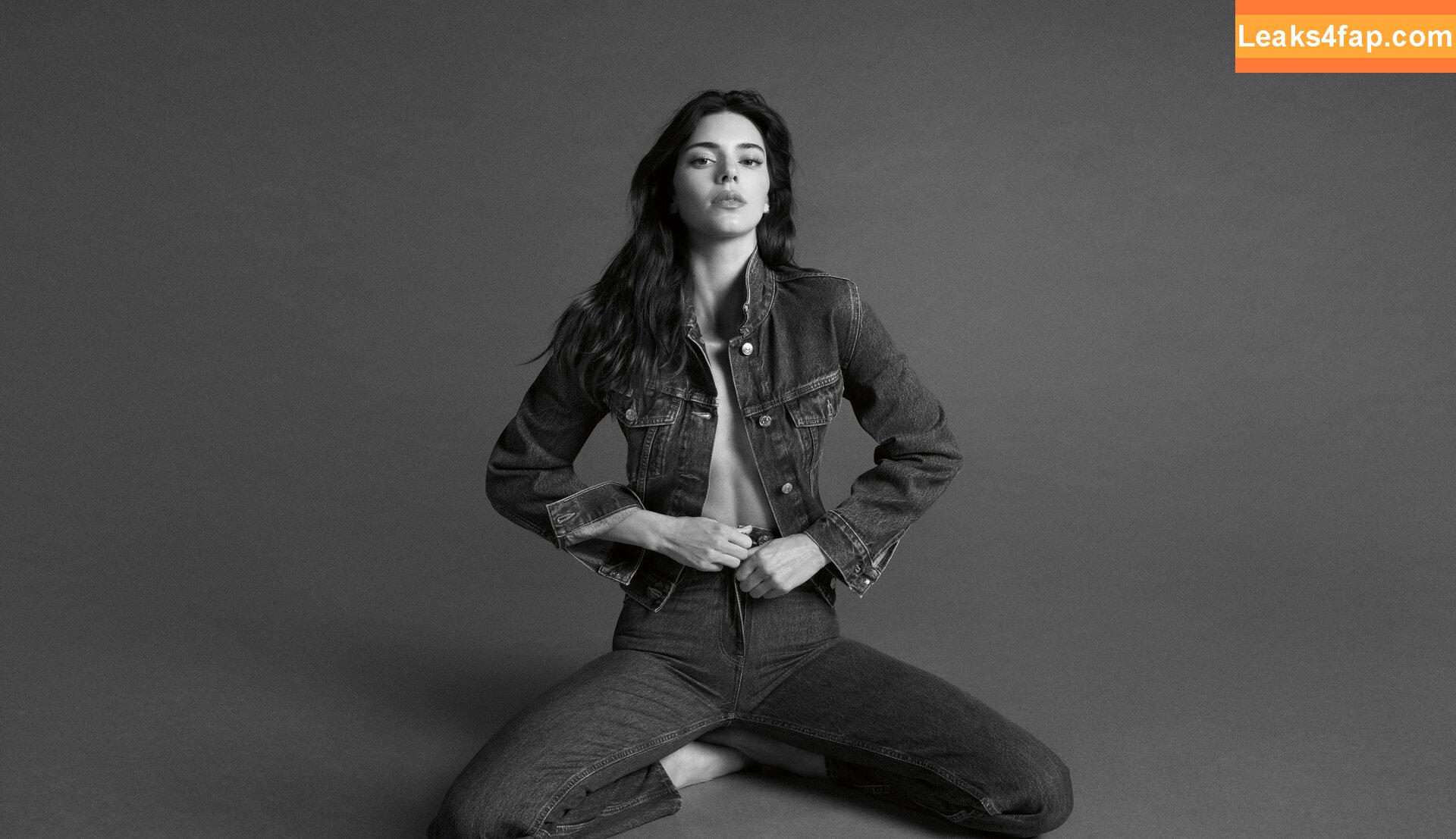 Kendall Jenner / KendallJenner / https: leaked photo photo #0850