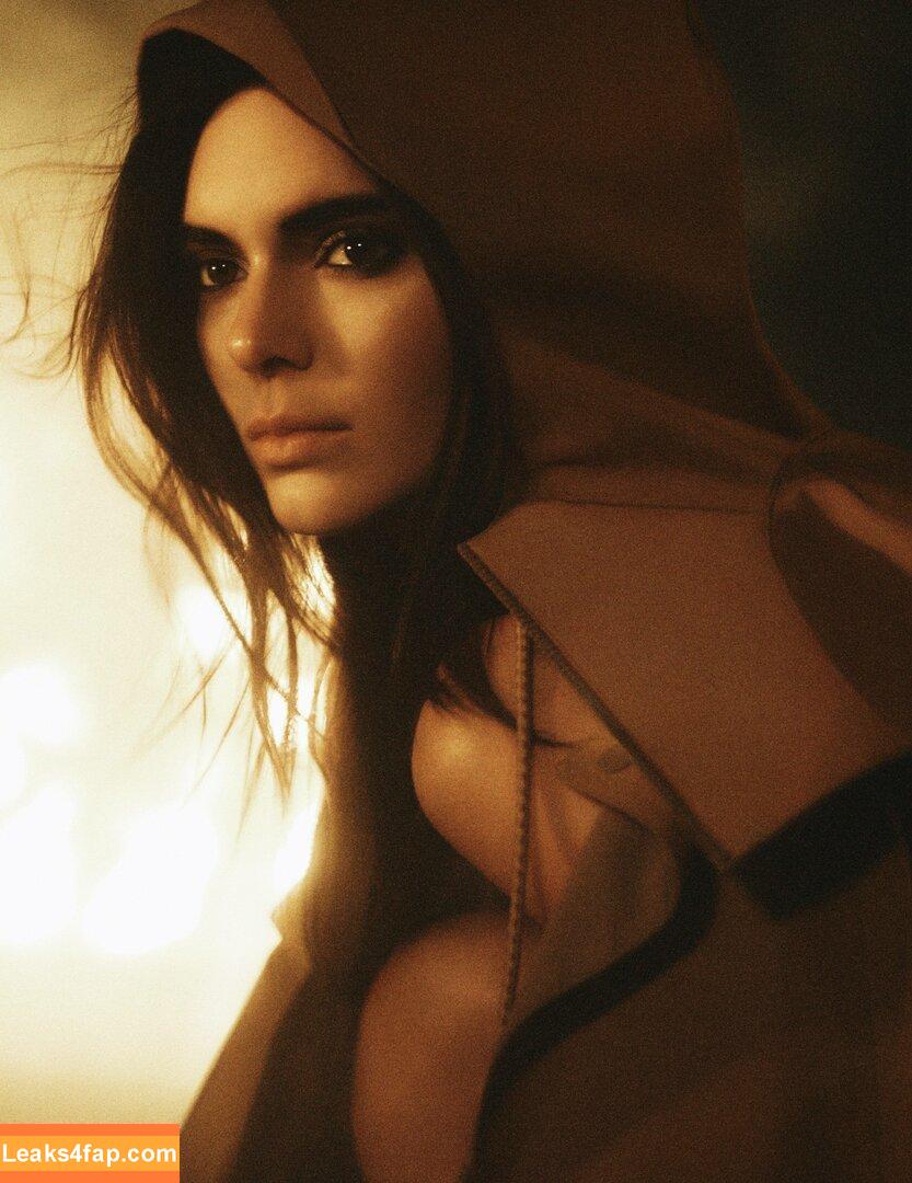 Kendall Jenner / KendallJenner / https: leaked photo photo #0857