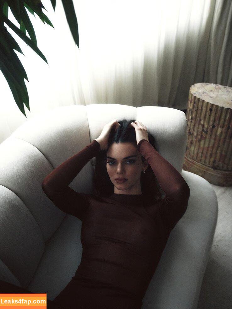 Kendall Jenner / KendallJenner / https: leaked photo photo #0885