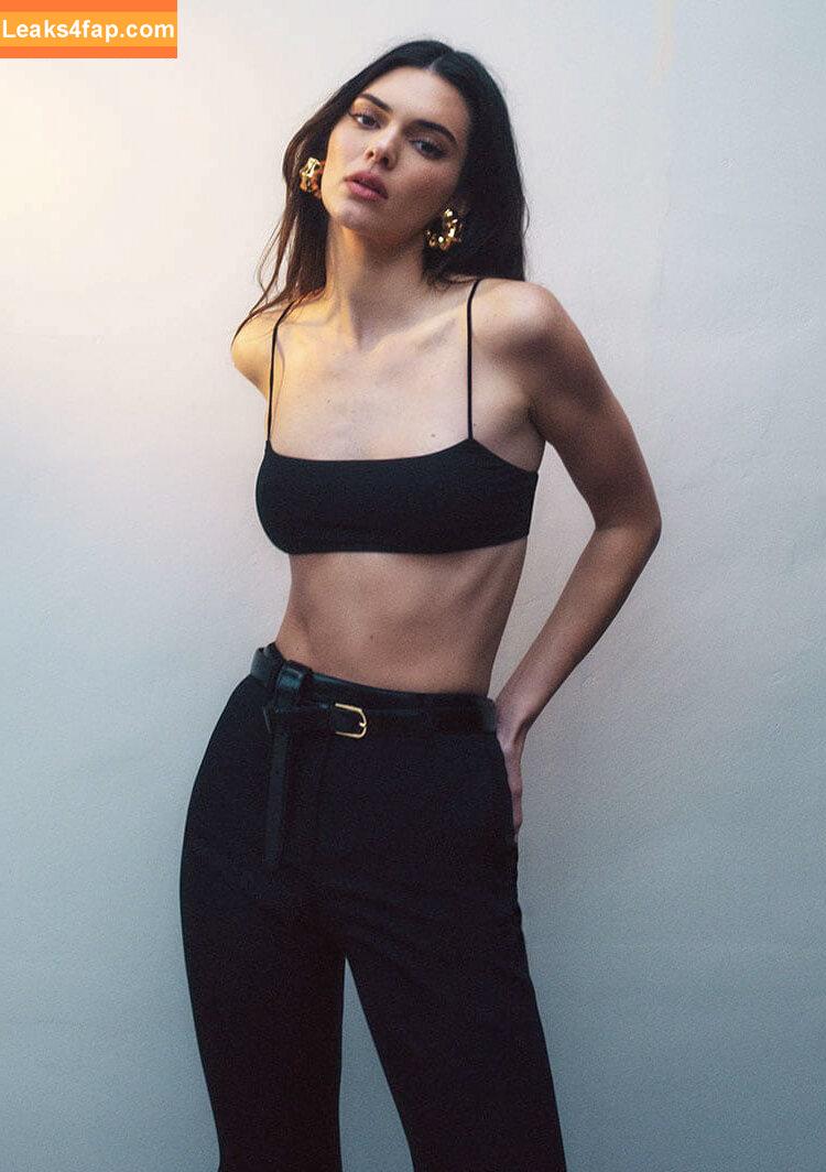Kendall Jenner / KendallJenner / https: leaked photo photo #0894