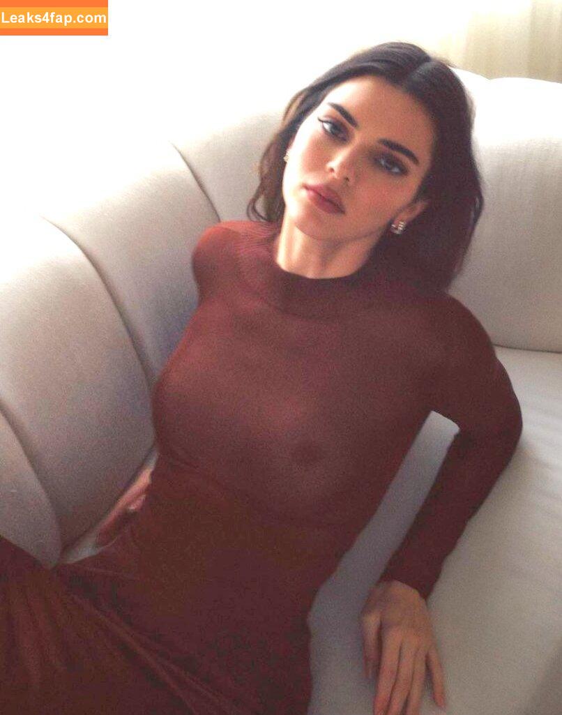 Kendall Jenner / KendallJenner / https: leaked photo photo #0904