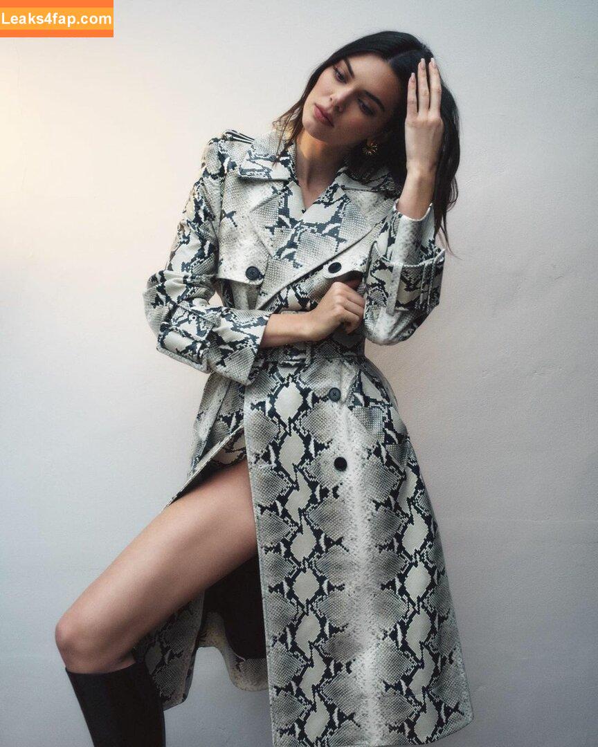 Kendall Jenner / KendallJenner / https: leaked photo photo #0907