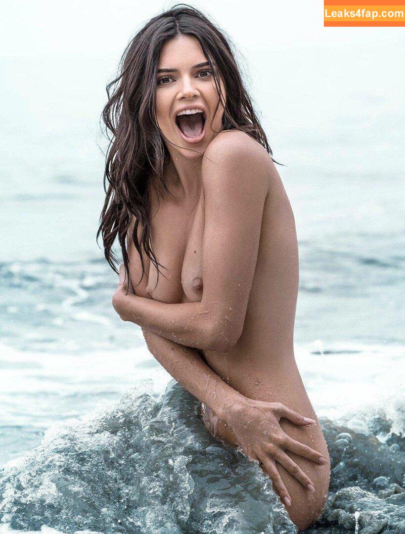 Kendall Jenner / KendallJenner / https: leaked photo photo #0939