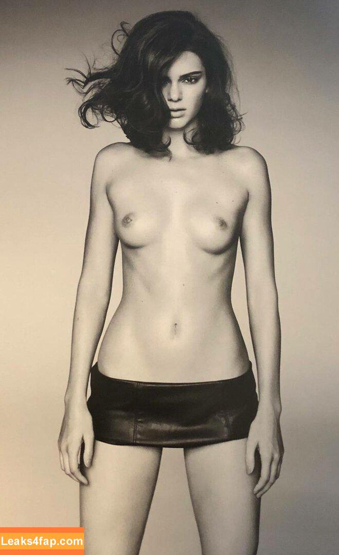 Kendall Jenner / KendallJenner / https: leaked photo photo #0983