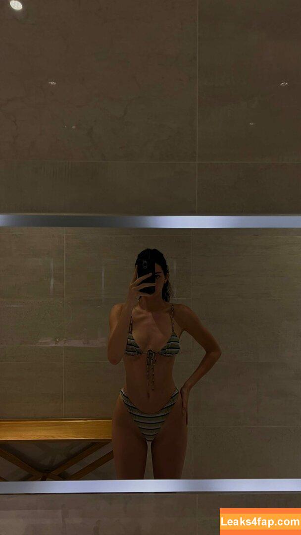 Kendall Jenner / KendallJenner / https: leaked photo photo #0986