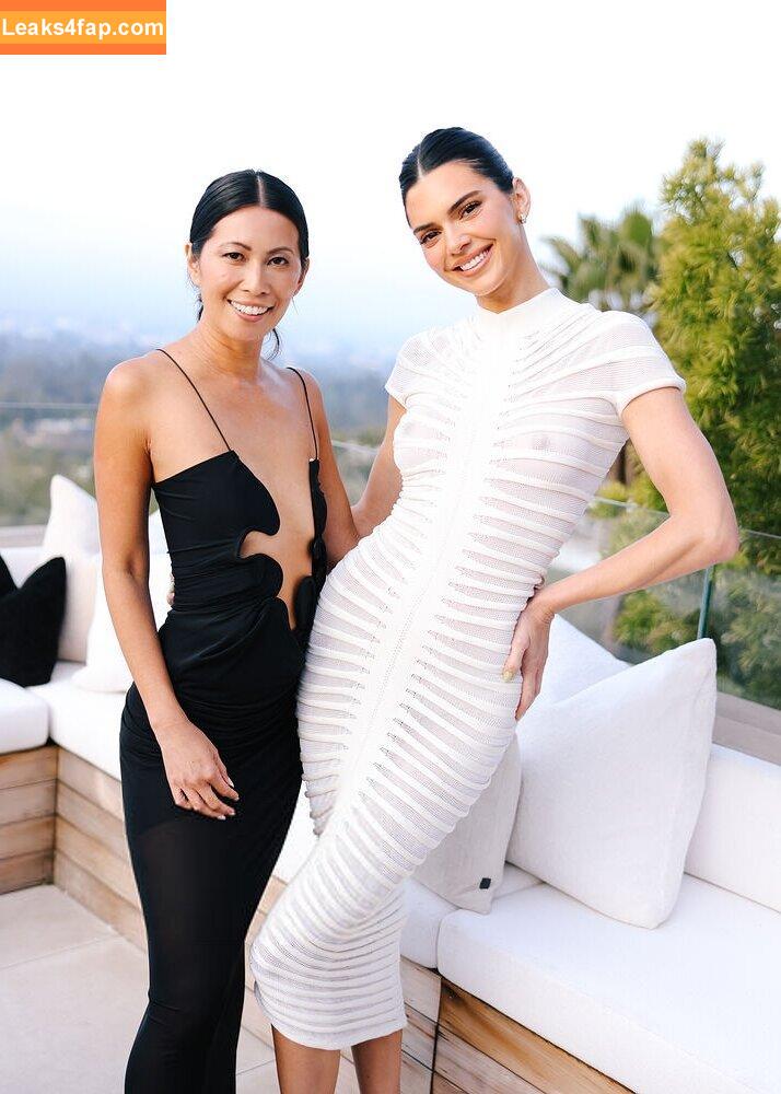 Kendall Jenner / KendallJenner / https: leaked photo photo #1001