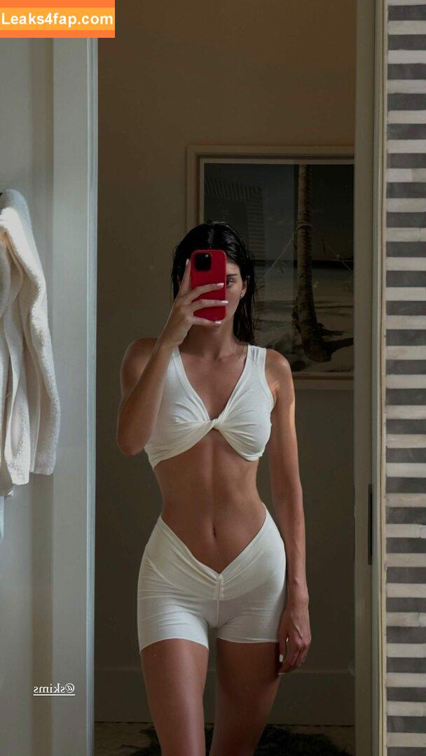 Kendall Jenner / KendallJenner / https: leaked photo photo #1058