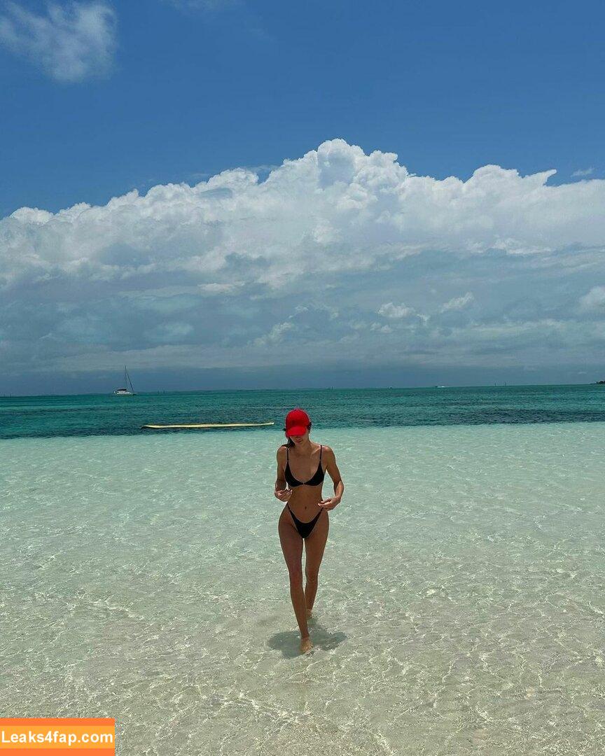 Kendall Jenner / KendallJenner / https: leaked photo photo #1061