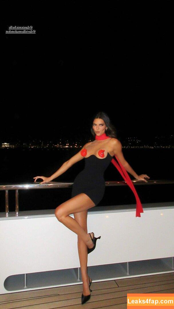 Kendall Jenner / KendallJenner / https: leaked photo photo #1126